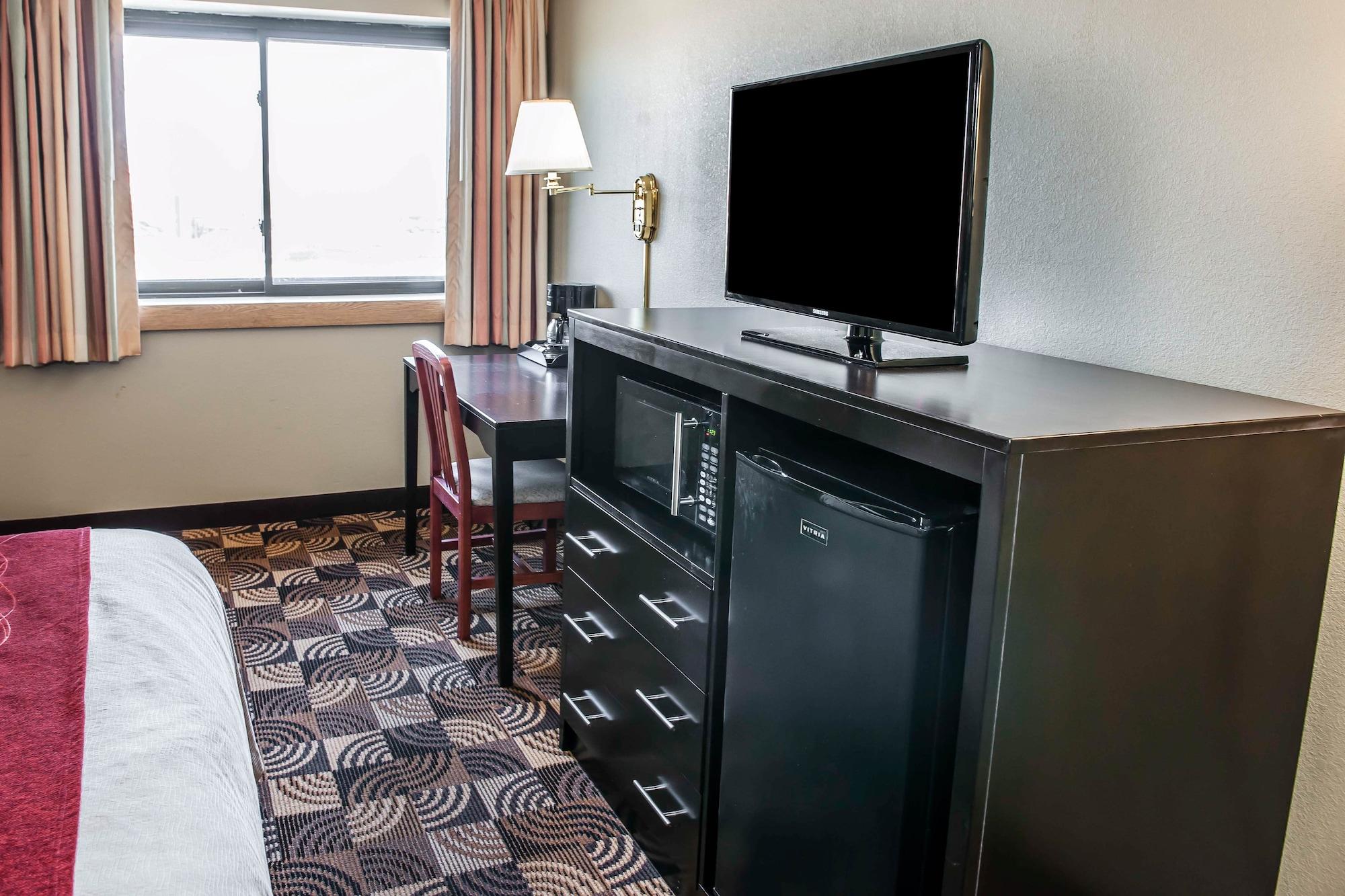 Comfort Inn & Suites North At The Pyramids Indianapolis Exterior photo